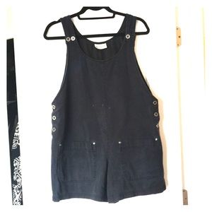 Short overalls